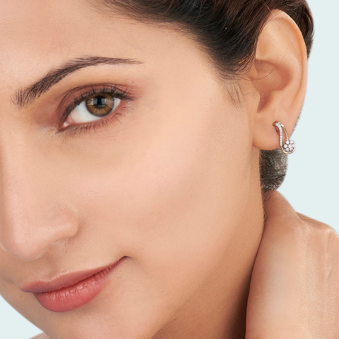 Curvy Bloom Gold Stud Diamond Earring for Women - Image 2