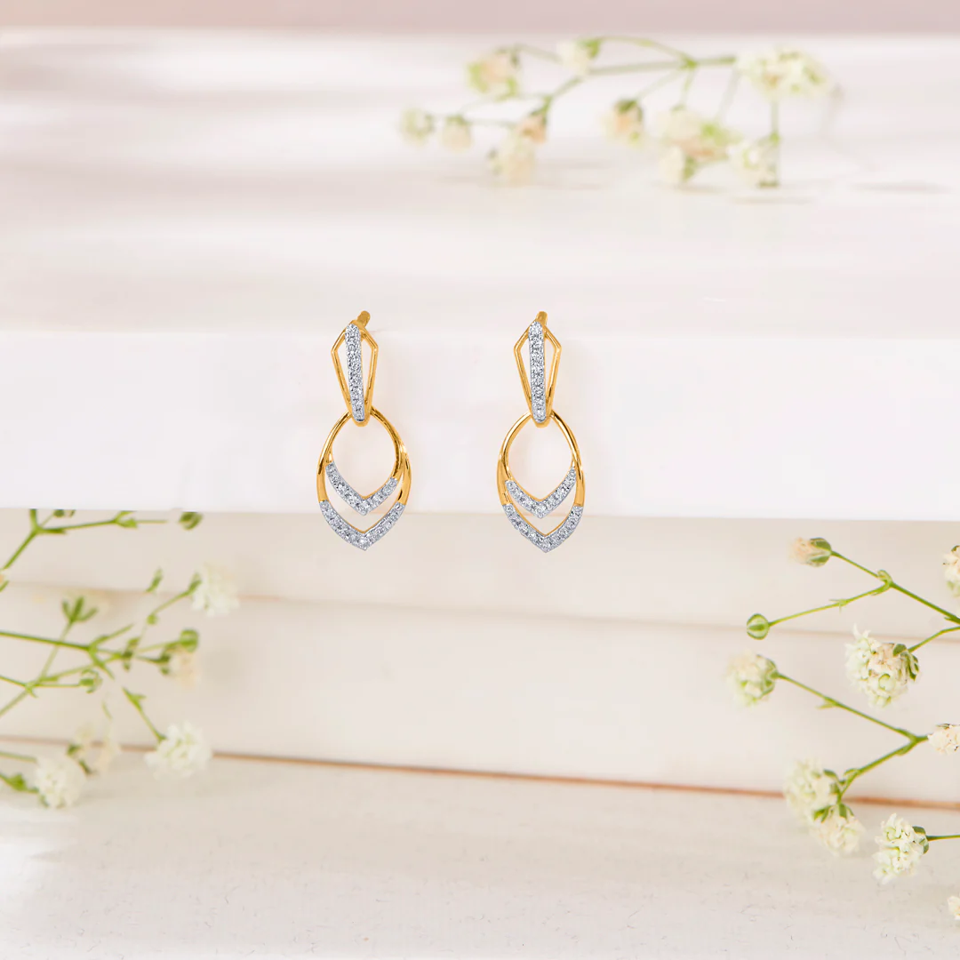 Ornate Drift Gold Dangler Earring For Women