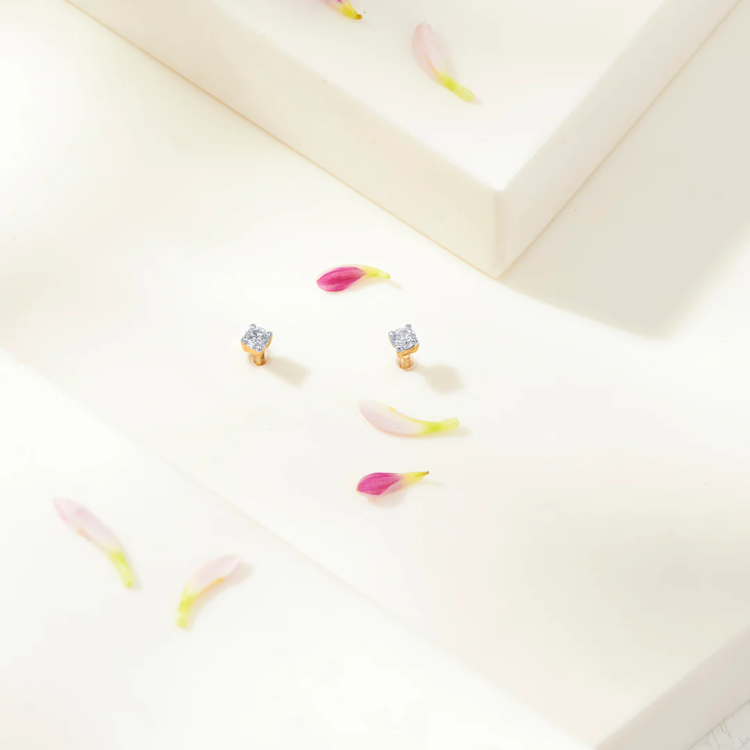 Pristine Gold & Diamond Stud Earring For Women