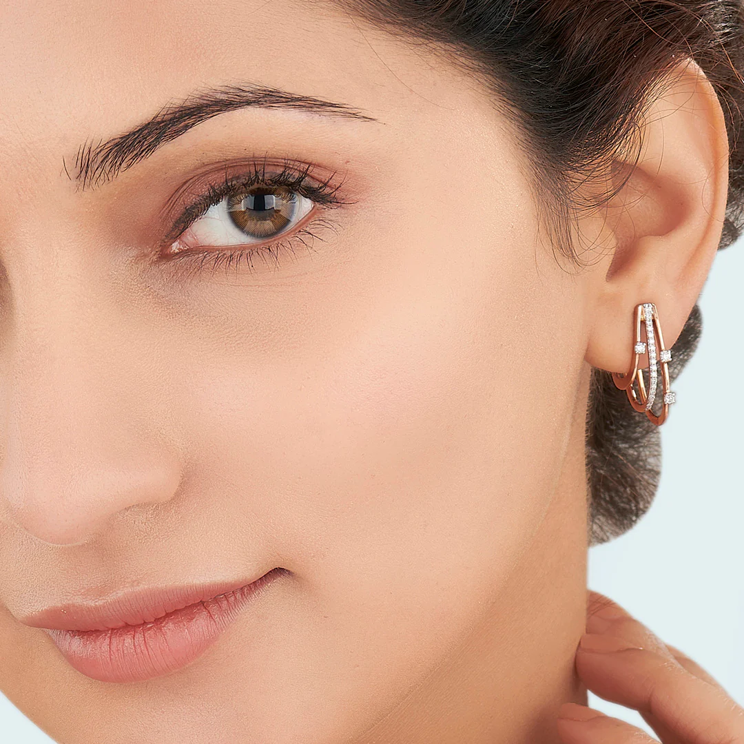 Shimmering Strands Gold Stud Diamond Earring for Women - Image 2