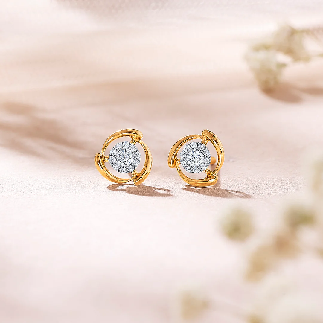 Standout Yellow Gold & Diamond Stud Earring For Women