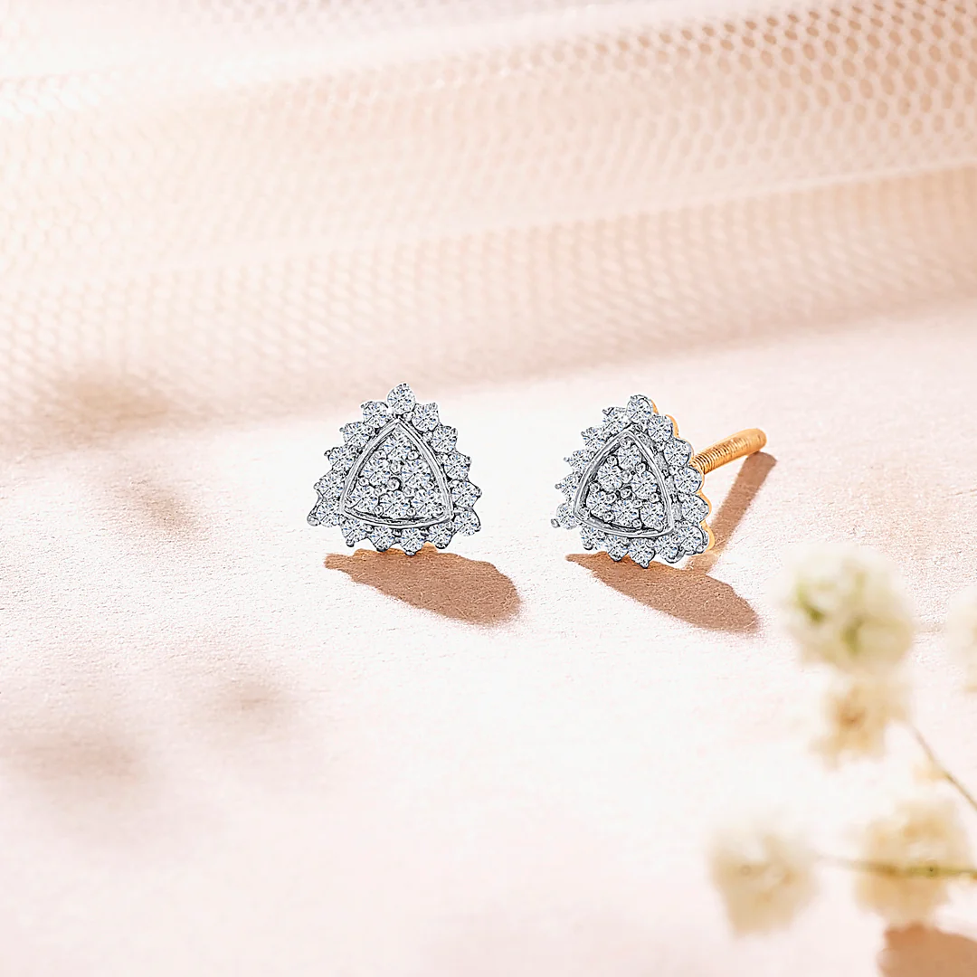 Tantalizing Yellow Gold & Diamond Stud Earring For Women